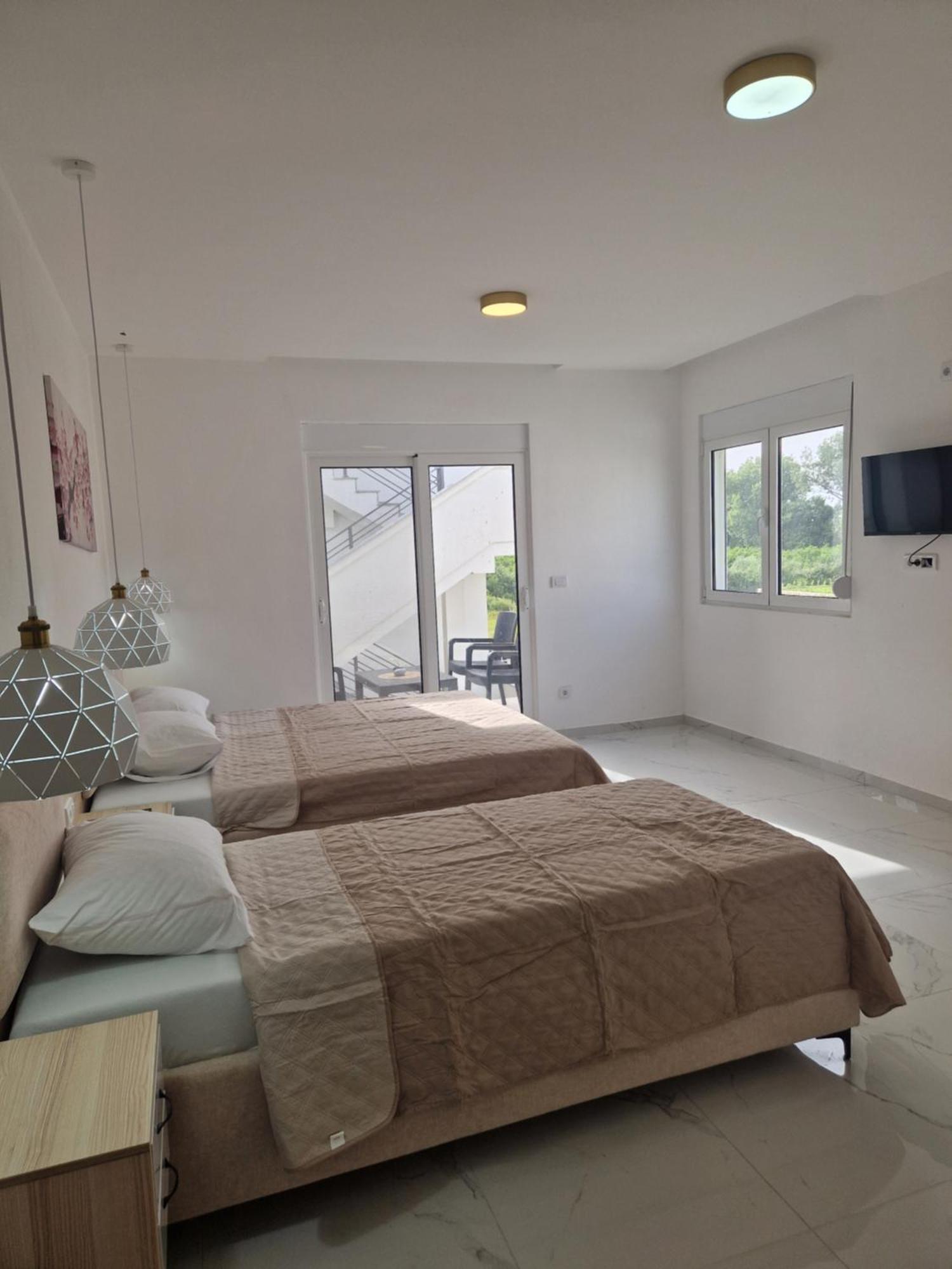 Ivana Apartments Ulcinj Buitenkant foto