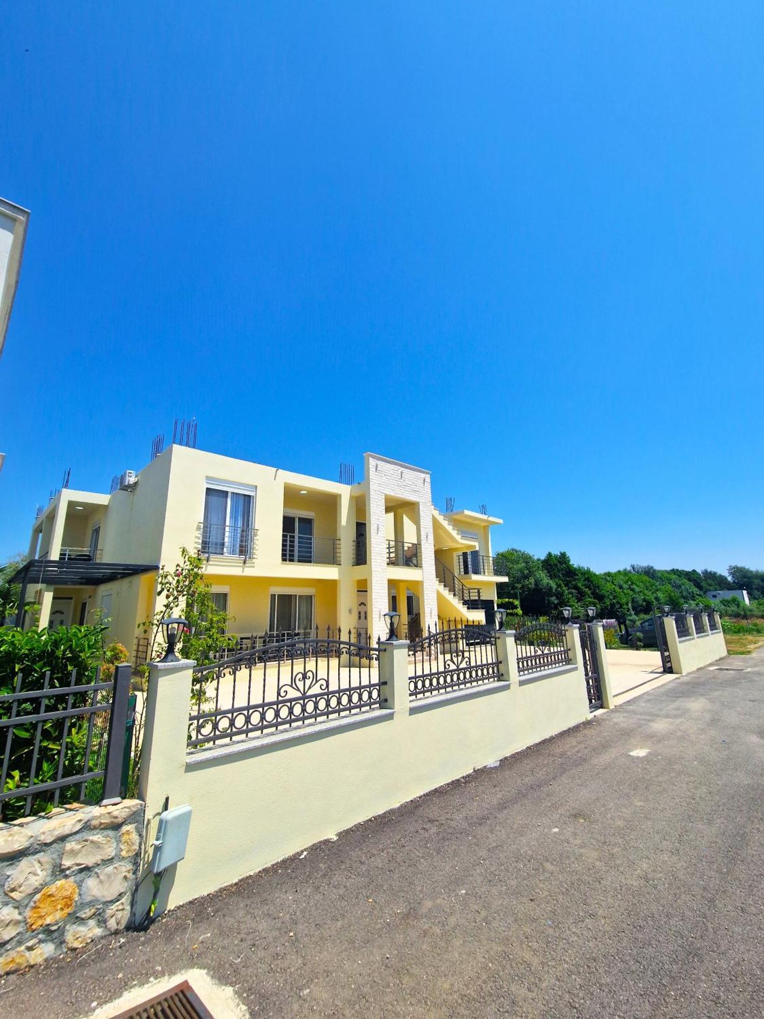 Ivana Apartments Ulcinj Buitenkant foto