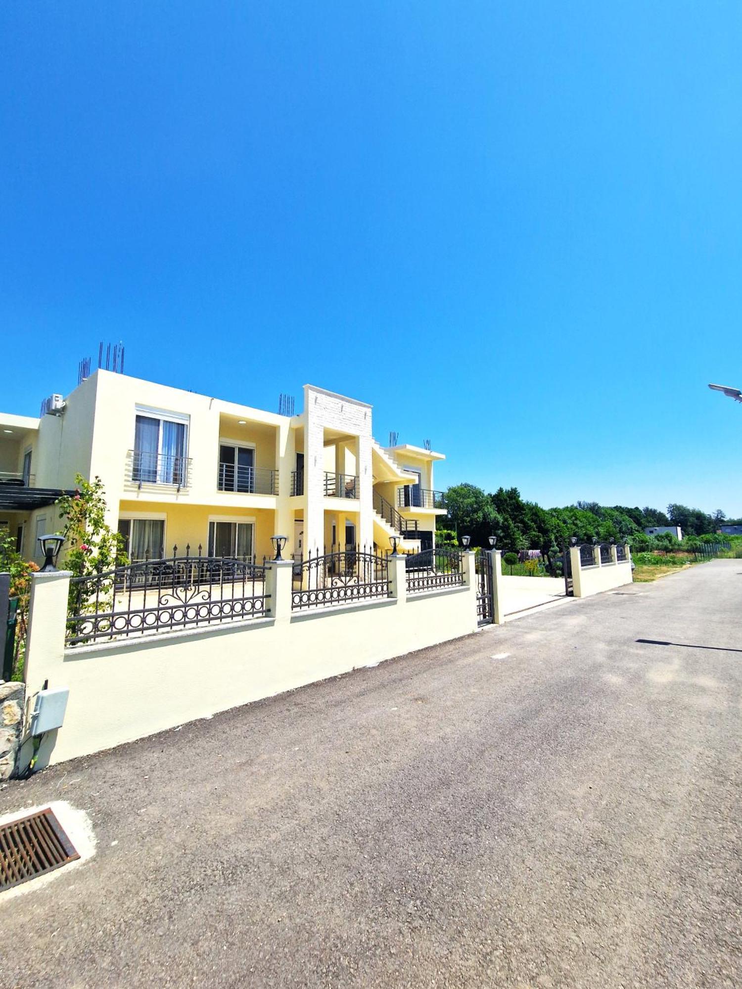 Ivana Apartments Ulcinj Buitenkant foto